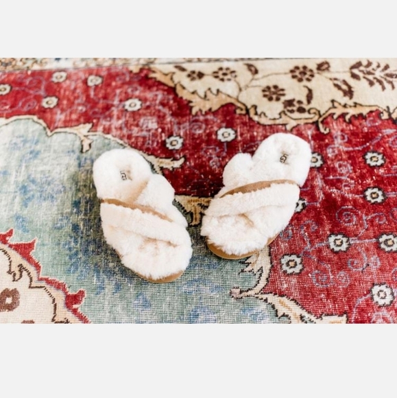 Women Ugg Slippers - Picture 2 of 3